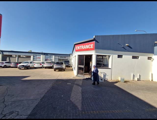 3,000M² SHOWROOM FOR SALE IN LYNDHURST